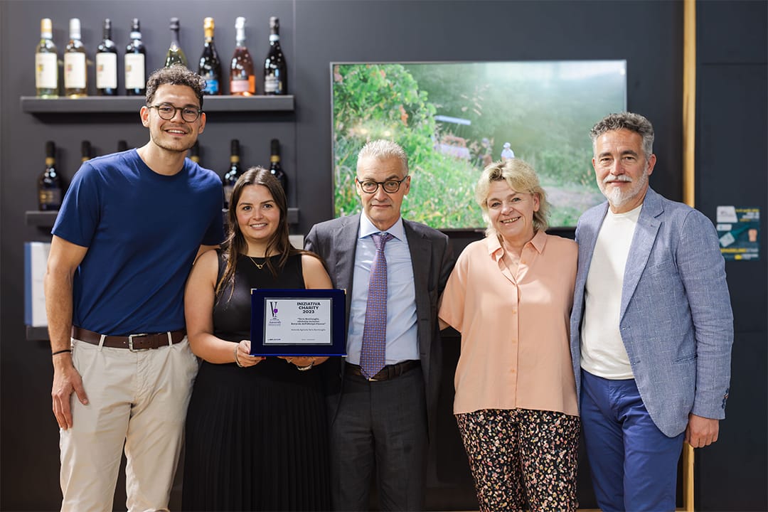 Tailor Brand x Azienda Agricola Terre Bentivoglio premio iniziativa charity Vinitaly 2024 C