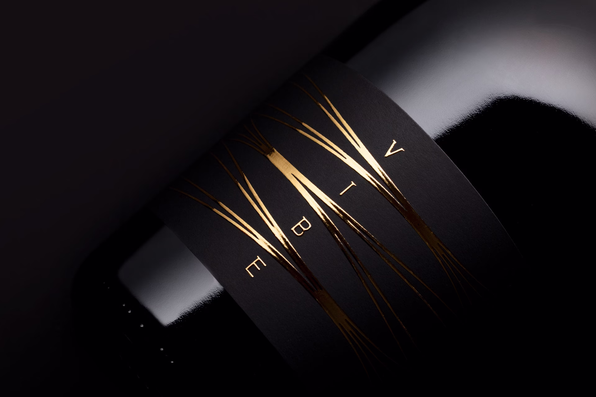 Tailor-Brand-Studio-Cantine-Pirovano-Vino-Spumante-VIBE-labelling-design-2 Tailor-Brand-Studio-Cantine-Pirovano-Vino-Spumante-VIBE-labelling-design-2