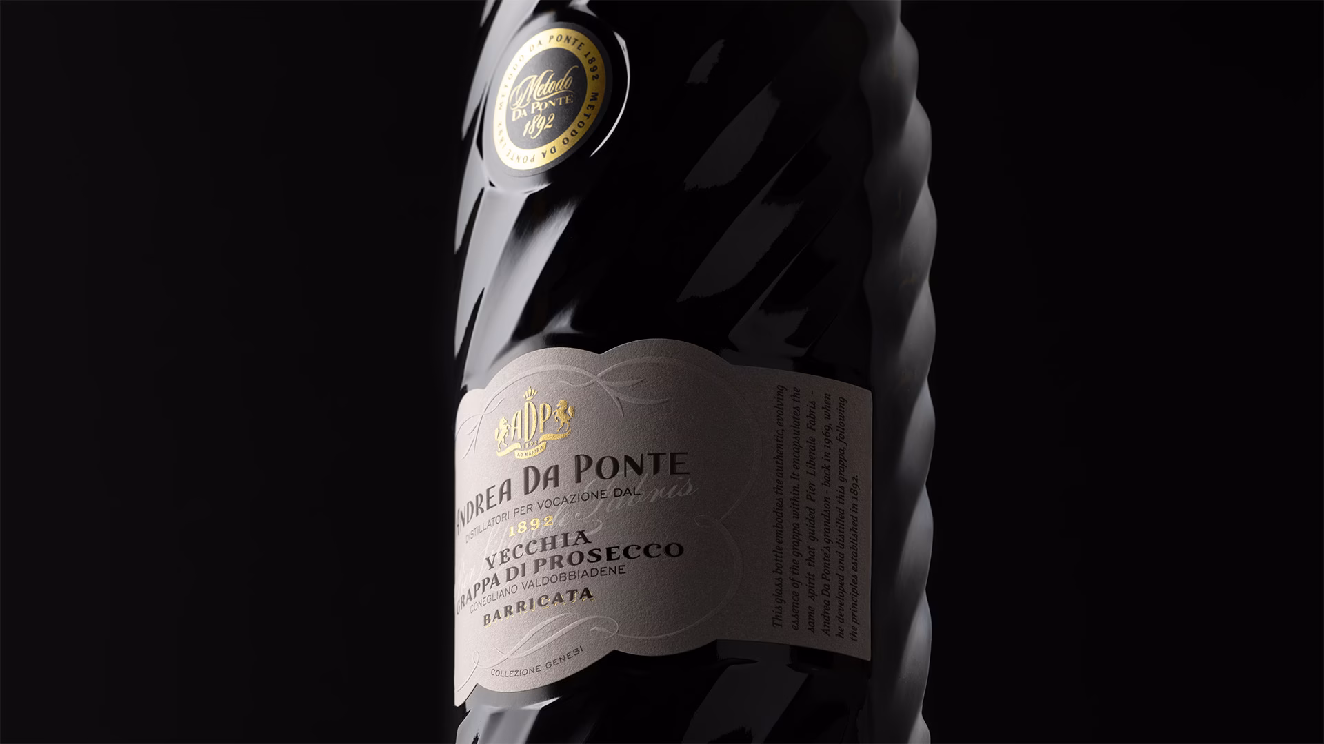 Tailor Brand Vecchia Grappa di Prosecco Collezione Genesi Andrea Da Ponte - Vinitaly Design Award Black 02 bottiglia dettaglio_