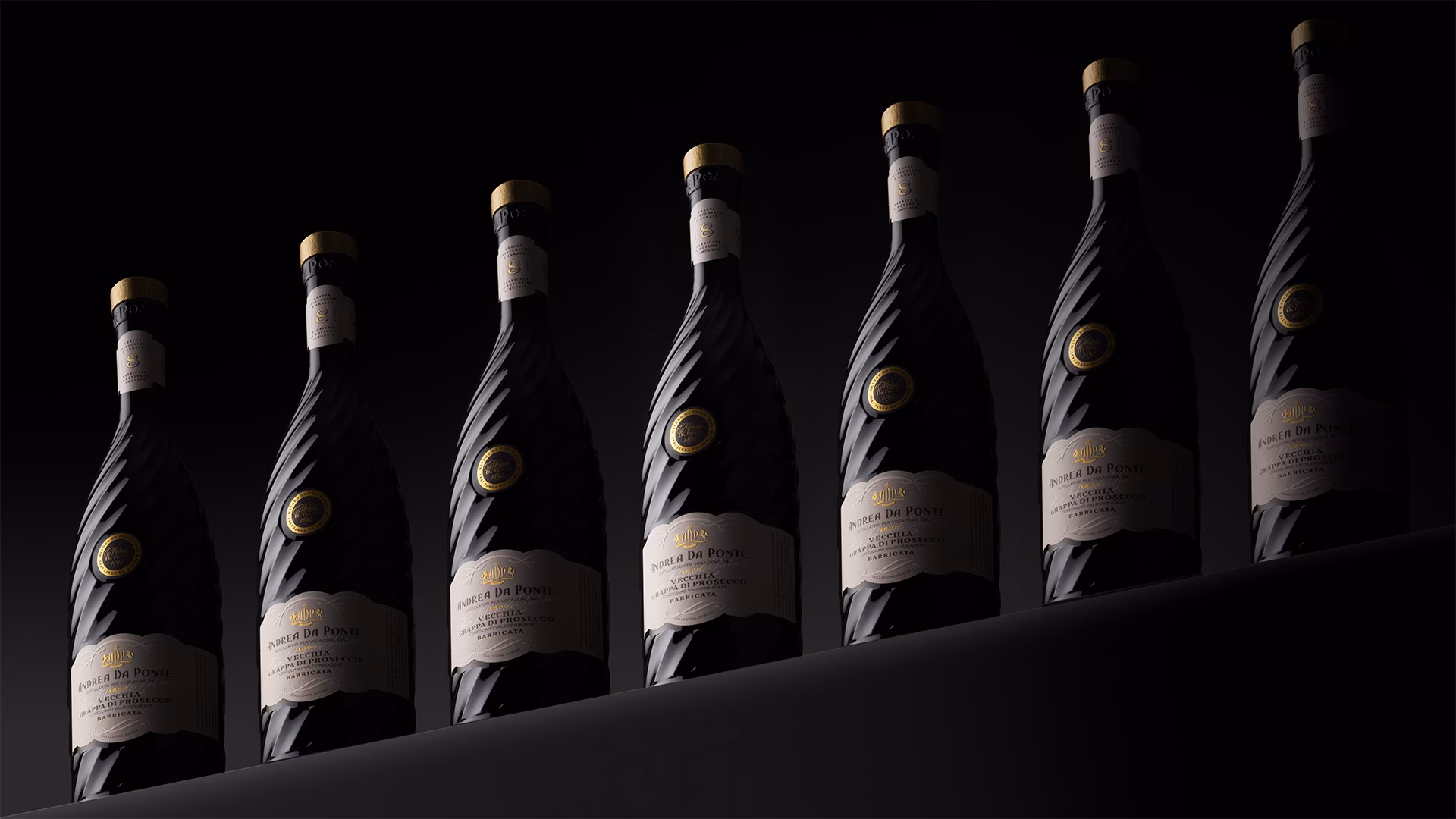 Tailor Brand Vecchia Grappa di Prosecco Collezione Genesi Andrea Da Ponte - Vinitaly Design Award Black 03 bottiglie in linea